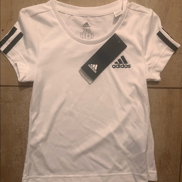 BNWT little girls ADIDAS shirt size 5/6 - Picture 1 of 2